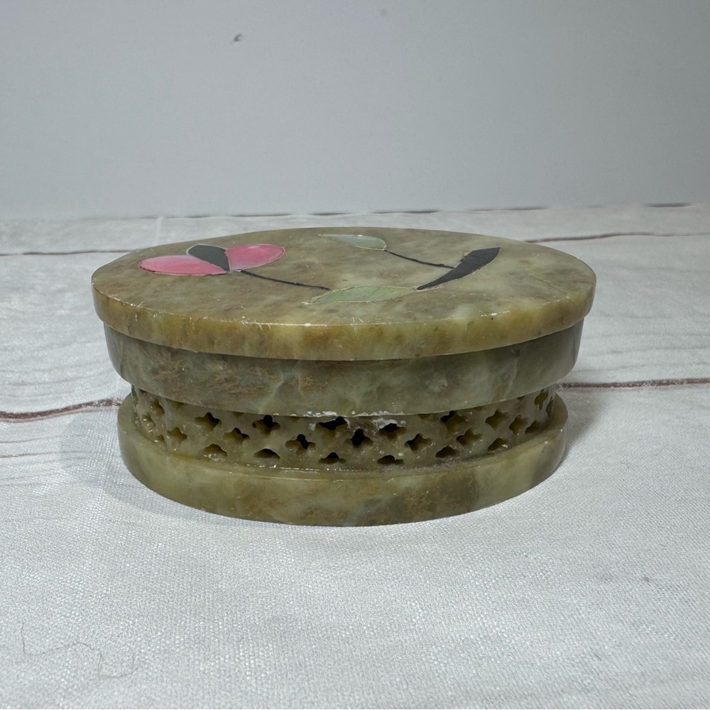Vintage Handmade Oval Soapstone Decorative Stone Trinket Box Floral India - Picture 8 of 11
